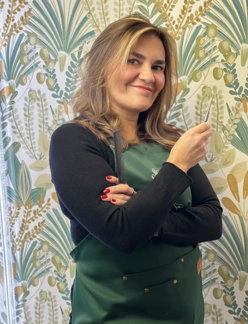 Marina en su centro de belleza en Sants